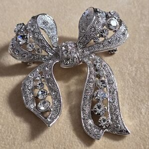Graziano Vintage Brooch.Phodium plated.Swarovski Crystal.Gorgeous.